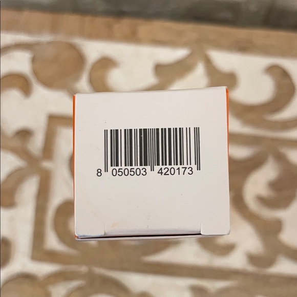 Sicilian Light Illuminate Face Serum🍊 - Picture 2 of 4